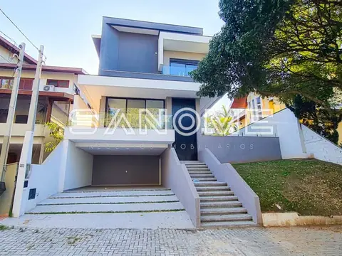 Fachada de casa moderna com garagem e escada externa