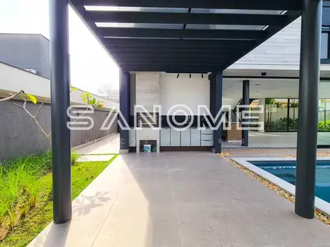Área de estar externa com cobertura e piscina