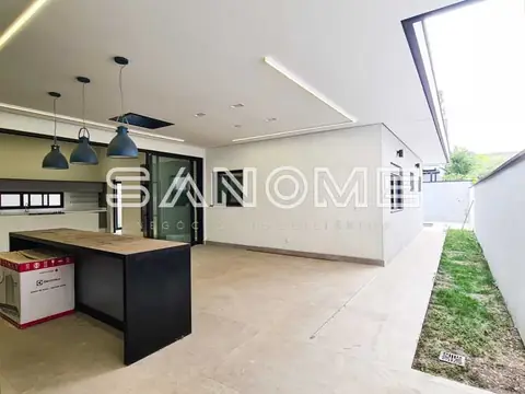 Sala de estar com cozinha e bancada integrada