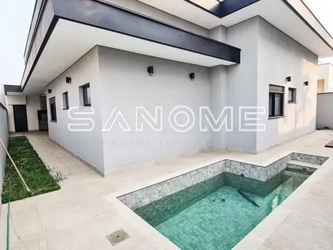 Casa branca moderna com piscina externa