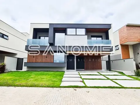 Casa moderna com fachada cinza e branca