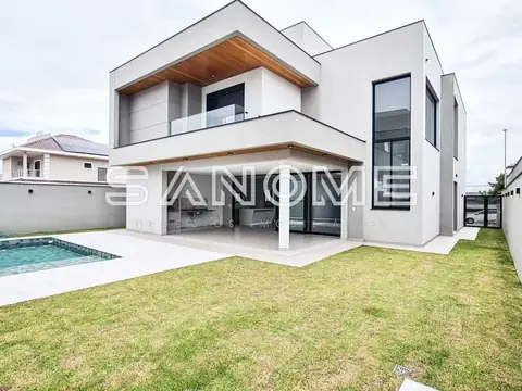 Casa moderna com garagem e área externa
