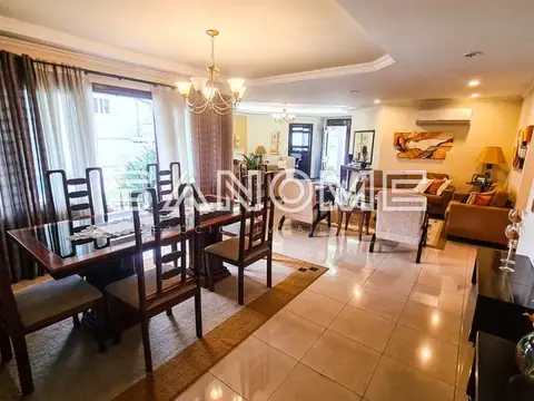 Sala de jantar e estar integradas com piso em cerâmica
