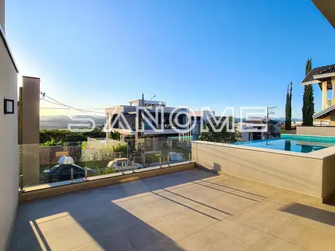 Terraco com vista para paisagem e piscina ao fundo