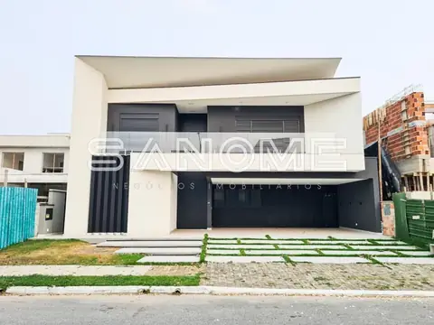 Fachada de casa moderna com garagem e portão preto