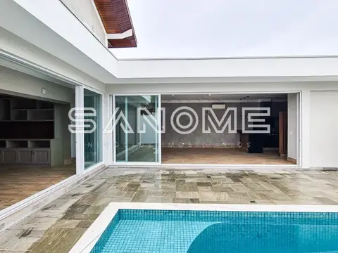 Área externa com piscina e sala integrada