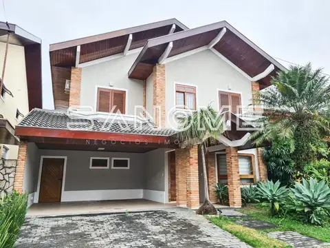 Casa sobrado com garagem e fachada em tijolos