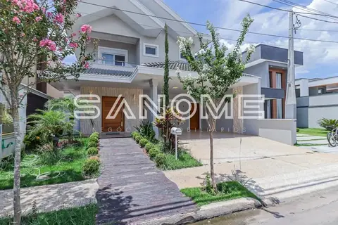 Fachada de casa moderna com entrada e paisagismo