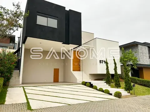 Fachada de casa moderna com entrada e garagem
