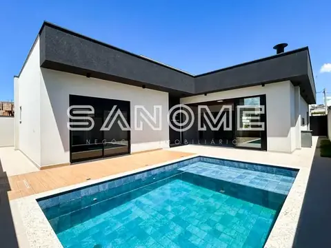 Casa moderna com piscina e área externa