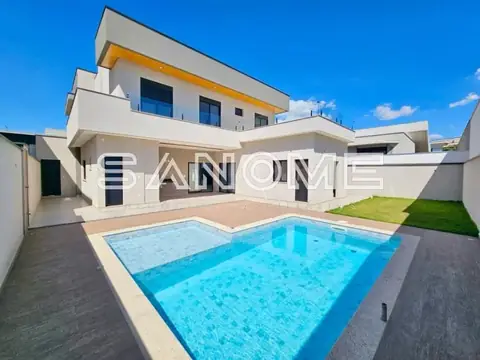 Fachada de casa moderna com piscina