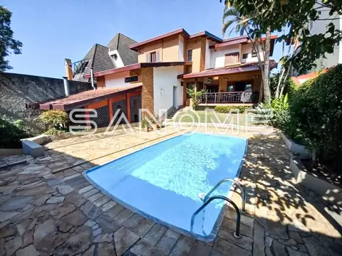 Casa com piscina e área de lazer