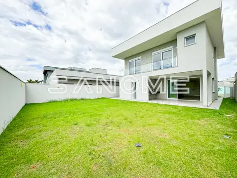 Casa moderna com gramado frontal