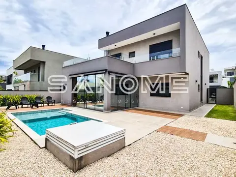 Casa moderna com piscina e área de lazer