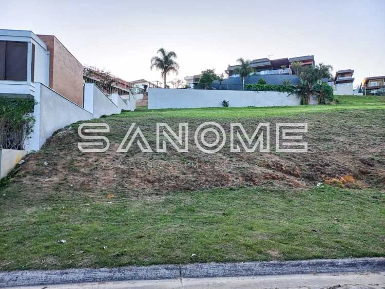 Terreno com placa de identificação Sanome