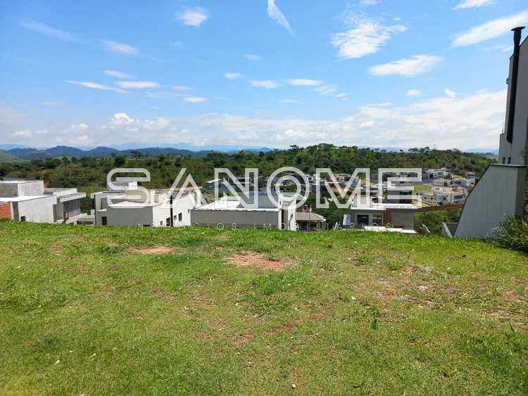 Terreno amplo com vista para montanhas e cidade