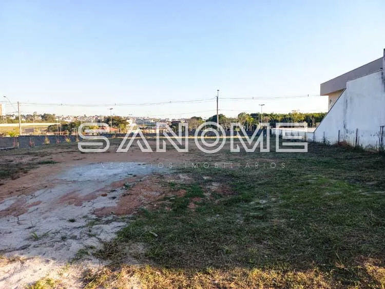 Terreno com galpão e área aberta
