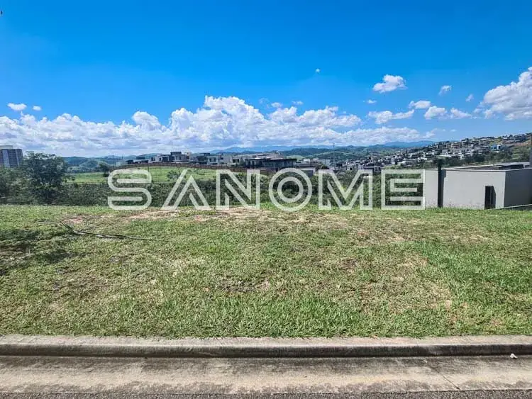 Terreno amplo com vista para vale e montanhas