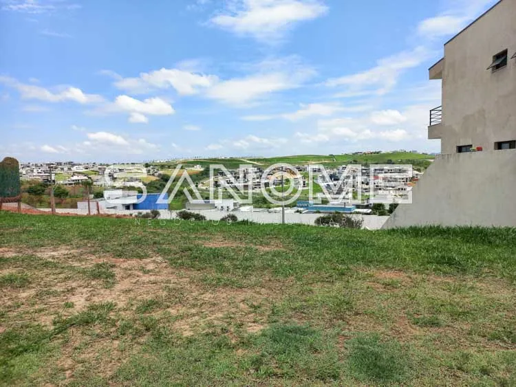 Terreno com vista para região residencial