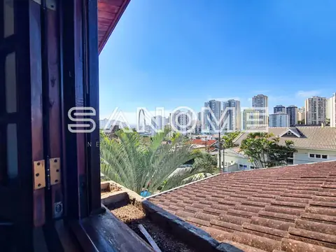 Vista da cobertura com skyline ao fundo
