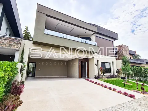 Fachada de casa moderna com garagem